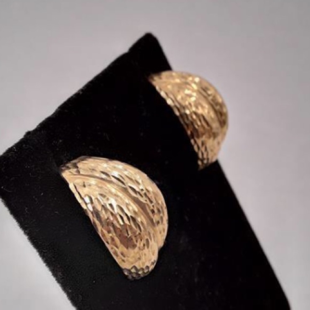 Gorgeous Preloved 10K Yellow Gold Hammered Earrings